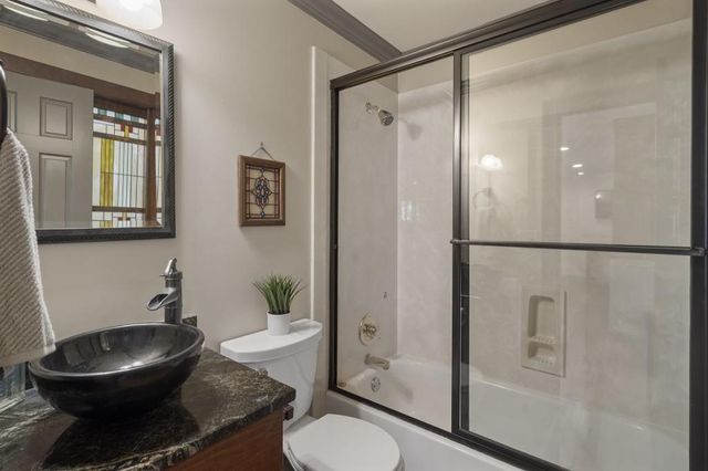 6402 Lakeview Drive, Buford, GA 30518