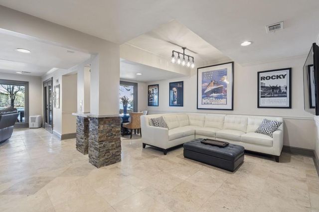 6402 Lakeview Drive, Buford, GA 30518