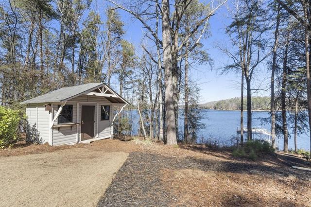 6402 Lakeview Drive, Buford, GA 30518