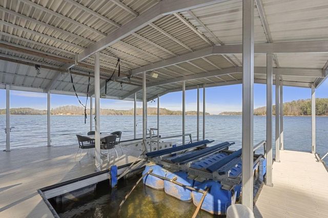 6402 Lakeview Drive, Buford, GA 30518