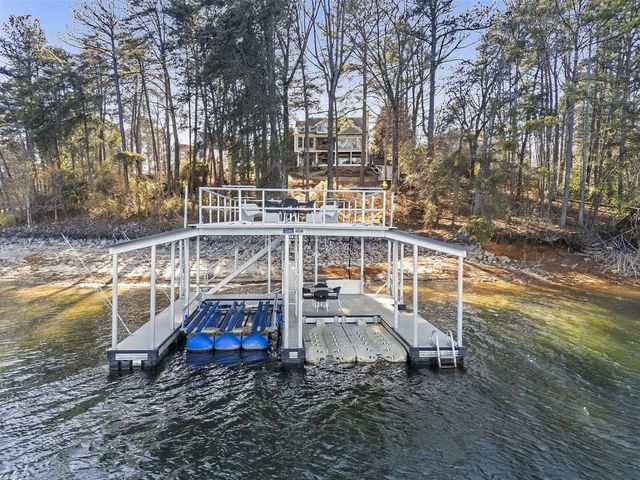 6402 Lakeview Drive, Buford, GA 30518