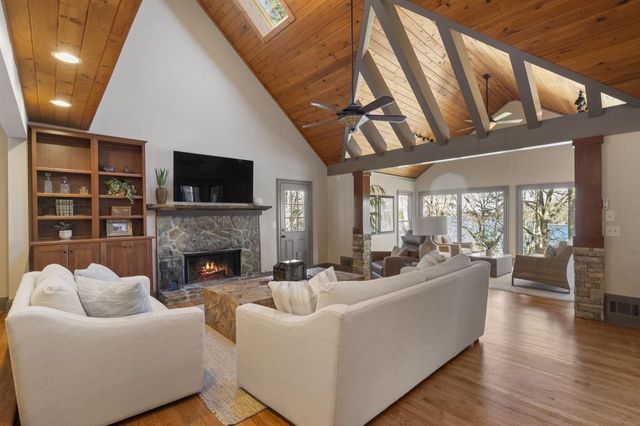 6402 Lakeview Drive, Buford, GA 30518