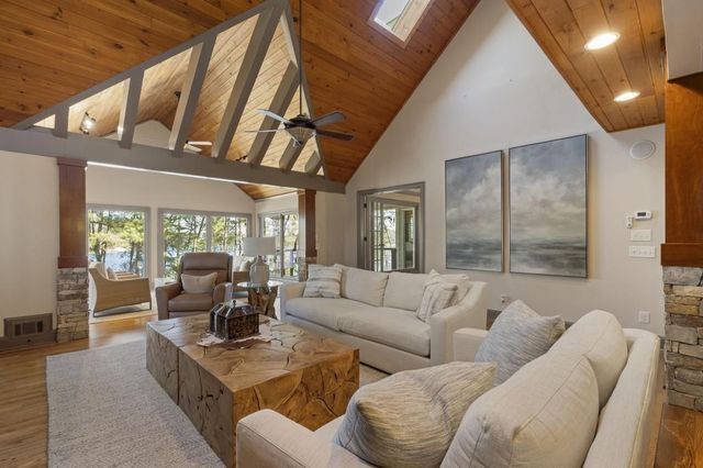 6402 Lakeview Drive, Buford, GA 30518