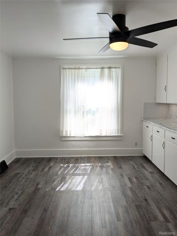 300 Bristol Street S, Almont Village, MI 48003