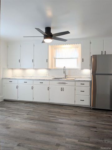 300 Bristol Street S, Almont Village, MI 48003