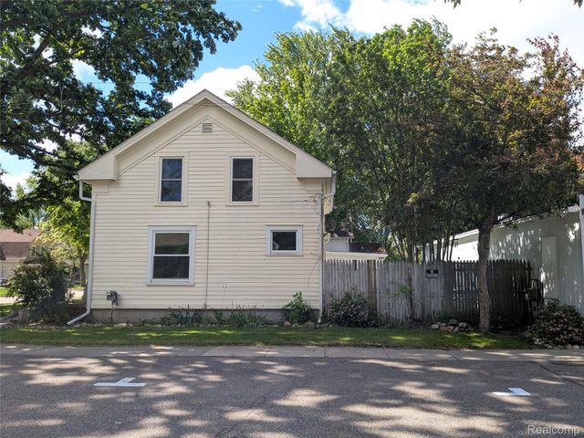 300 Bristol Street S, Almont Village, MI 48003