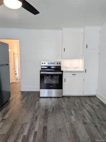 300 Bristol Street S, Almont Village, MI 48003