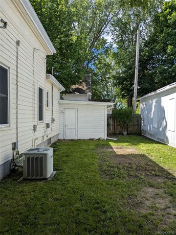 300 Bristol Street S, Almont Village, MI 48003