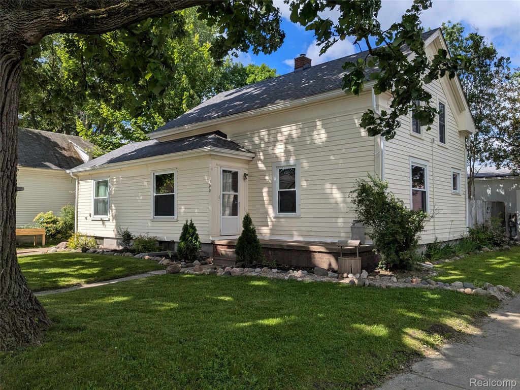 300 Bristol Street S, Almont Village, MI 48003