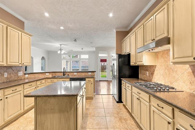6522 Pine Reserve Drive, Spring, TX 77389