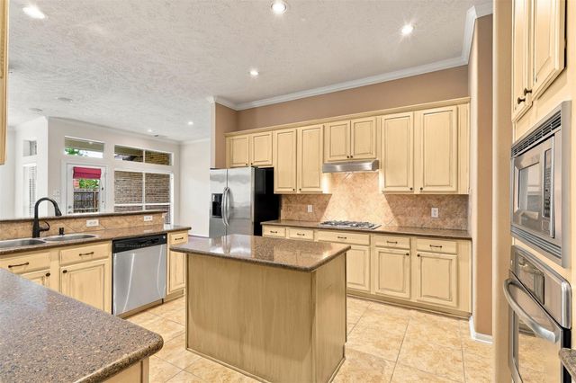 6522 Pine Reserve Drive, Spring, TX 77389
