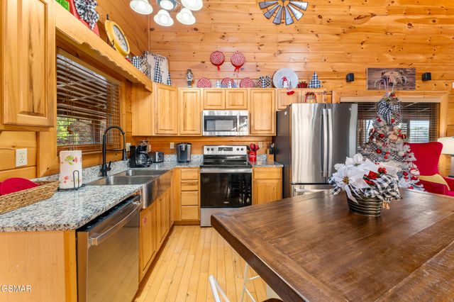 1308 Timberwolf Way, Sevierville, TN 37876