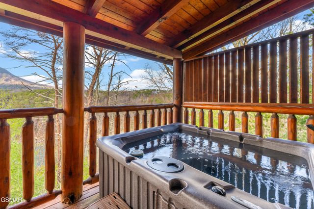 1308 Timberwolf Way, Sevierville, TN 37876