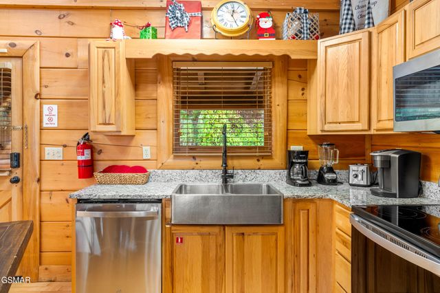 1308 Timberwolf Way, Sevierville, TN 37876