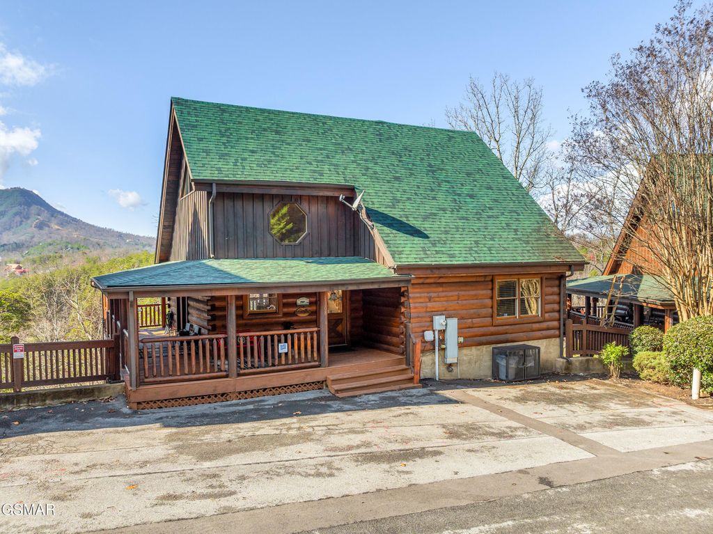 1308 Timberwolf Way, Sevierville, TN 37876