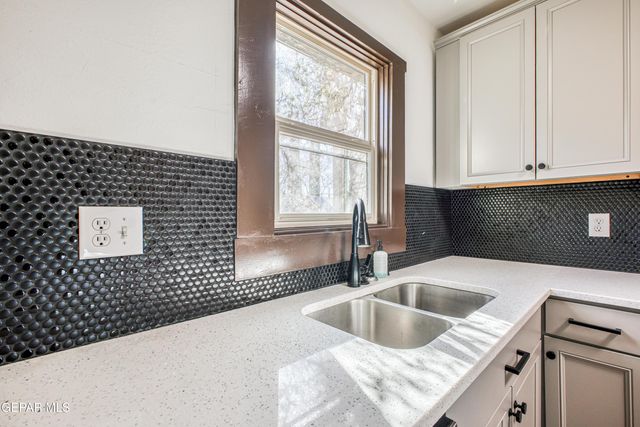 1210 MESITA Drive, El Paso, TX 79902