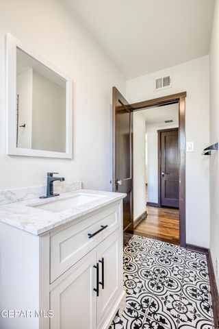 1210 MESITA Drive, El Paso, TX 79902