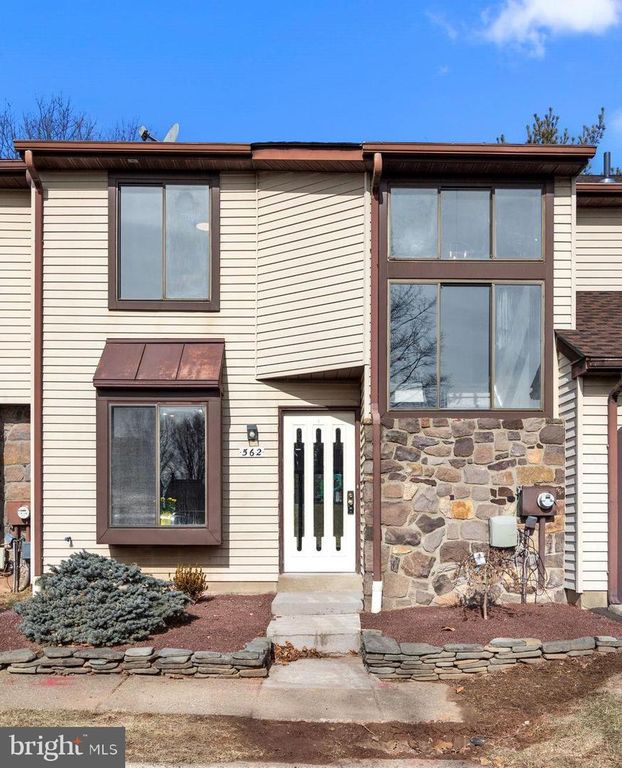 562 ATWOOD CT, Newtown, PA 18940