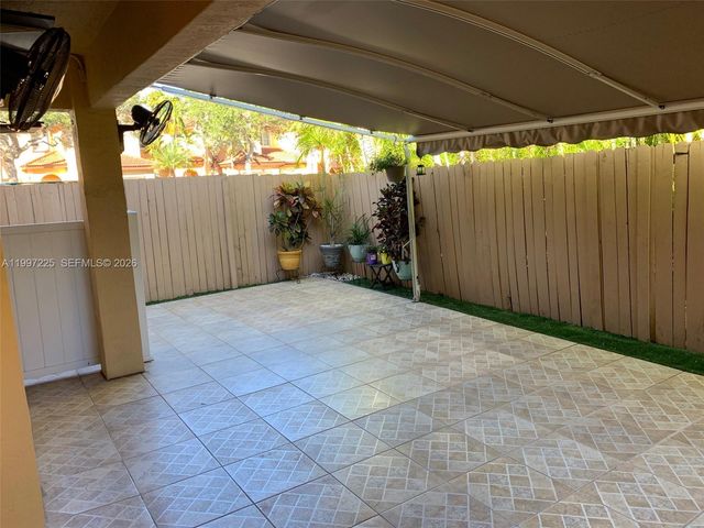 194 Maple Ter, Davie, FL 33325