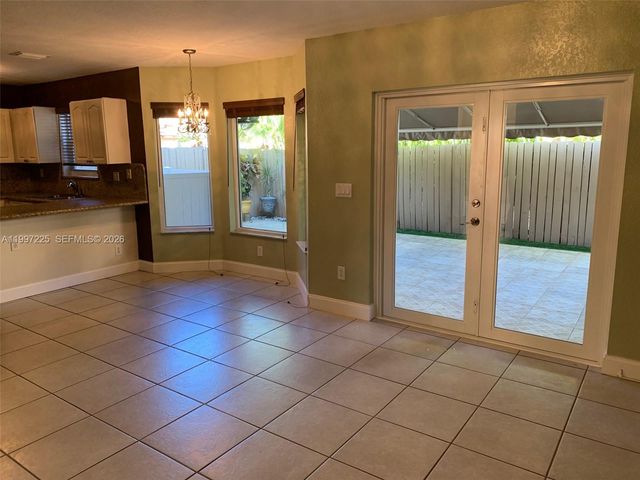 194 Maple Ter, Davie, FL 33325