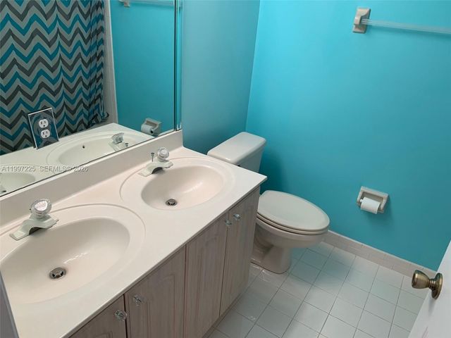 194 Maple Ter, Davie, FL 33325