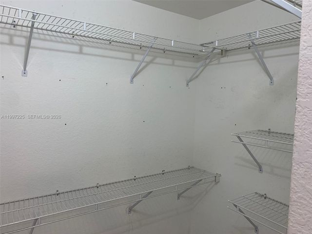 194 Maple Ter, Davie, FL 33325