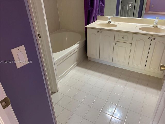 194 Maple Ter, Davie, FL 33325