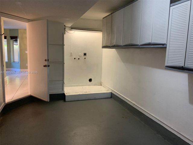 194 Maple Ter, Davie, FL 33325