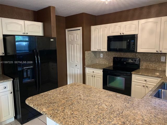 194 Maple Ter, Davie, FL 33325