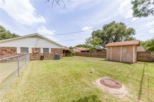 3716 Tanglewood Drive, Bryan, TX 77802