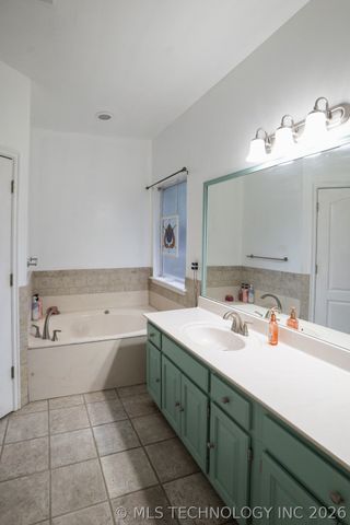 25296 S Valley Drive, Claremore, OK 74019