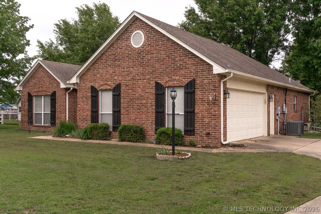 25296 S Valley Drive, Claremore, OK 74019