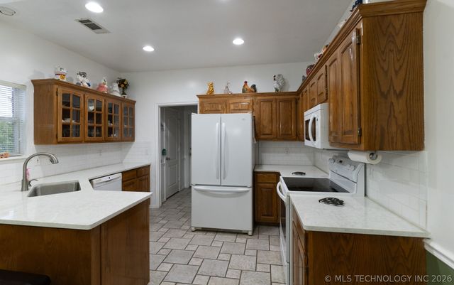 25296 S Valley Drive, Claremore, OK 74019