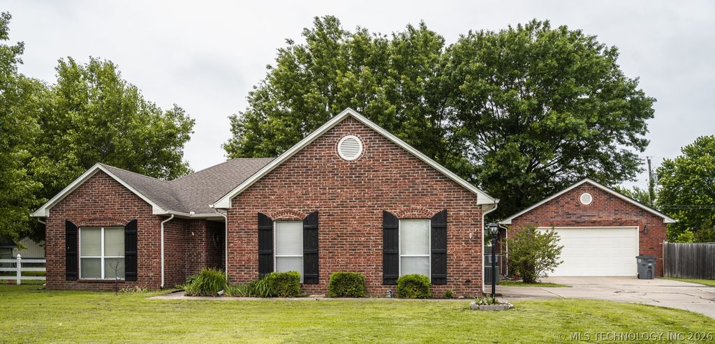 25296 S Valley Drive, Claremore, OK 74019