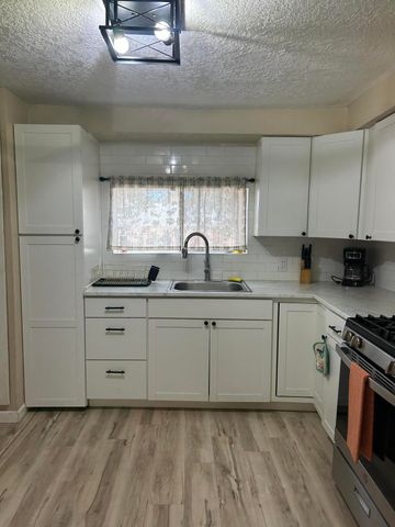 709 Cromwell Avenue SW, Albuquerque, NM 87102