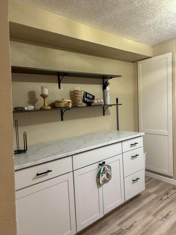709 Cromwell Avenue SW, Albuquerque, NM 87102