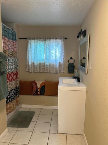 709 Cromwell Avenue SW, Albuquerque, NM 87102