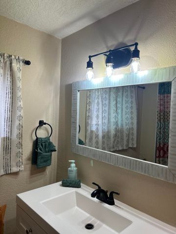 709 Cromwell Avenue SW, Albuquerque, NM 87102