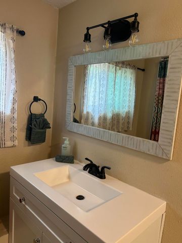709 Cromwell Avenue SW, Albuquerque, NM 87102