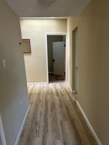 709 Cromwell Avenue SW, Albuquerque, NM 87102