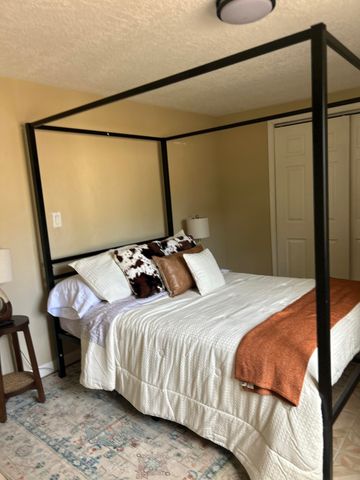 709 Cromwell Avenue SW, Albuquerque, NM 87102