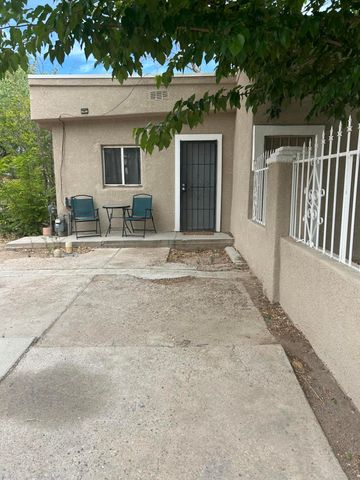 709 Cromwell Avenue SW, Albuquerque, NM 87102