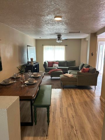 709 Cromwell Avenue SW, Albuquerque, NM 87102