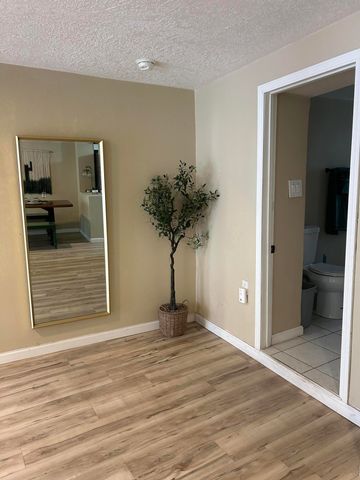 709 Cromwell Avenue SW, Albuquerque, NM 87102
