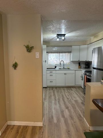 709 Cromwell Avenue SW, Albuquerque, NM 87102