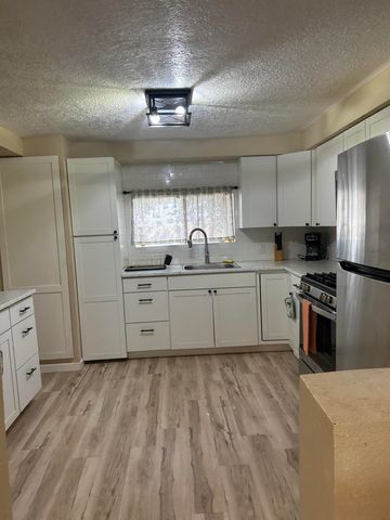 709 Cromwell Avenue SW, Albuquerque, NM 87102