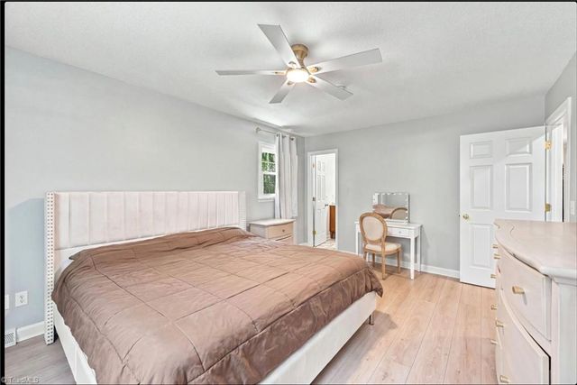 436 Peace Haven Road, Winston-salem, NC 27103