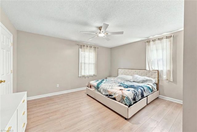 436 Peace Haven Road, Winston-salem, NC 27103