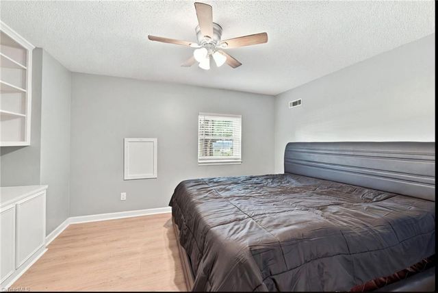 436 Peace Haven Road, Winston-salem, NC 27103