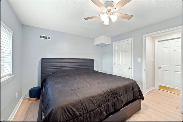 436 Peace Haven Road, Winston-salem, NC 27103